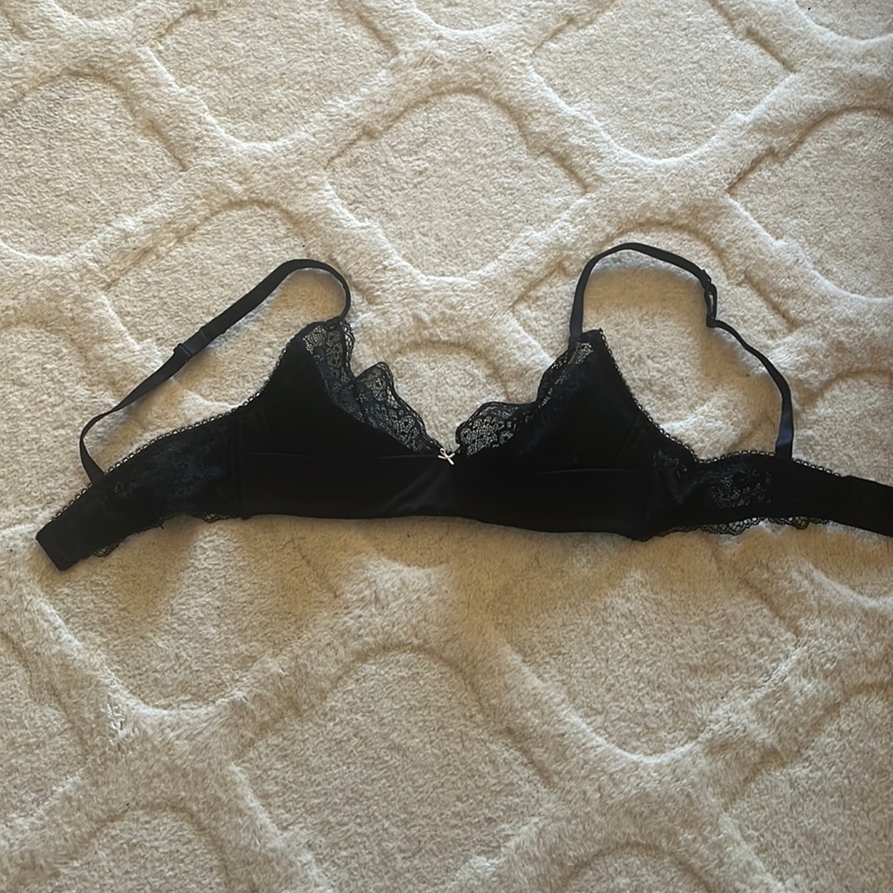 Heidi Klum intimates black Lacey bra